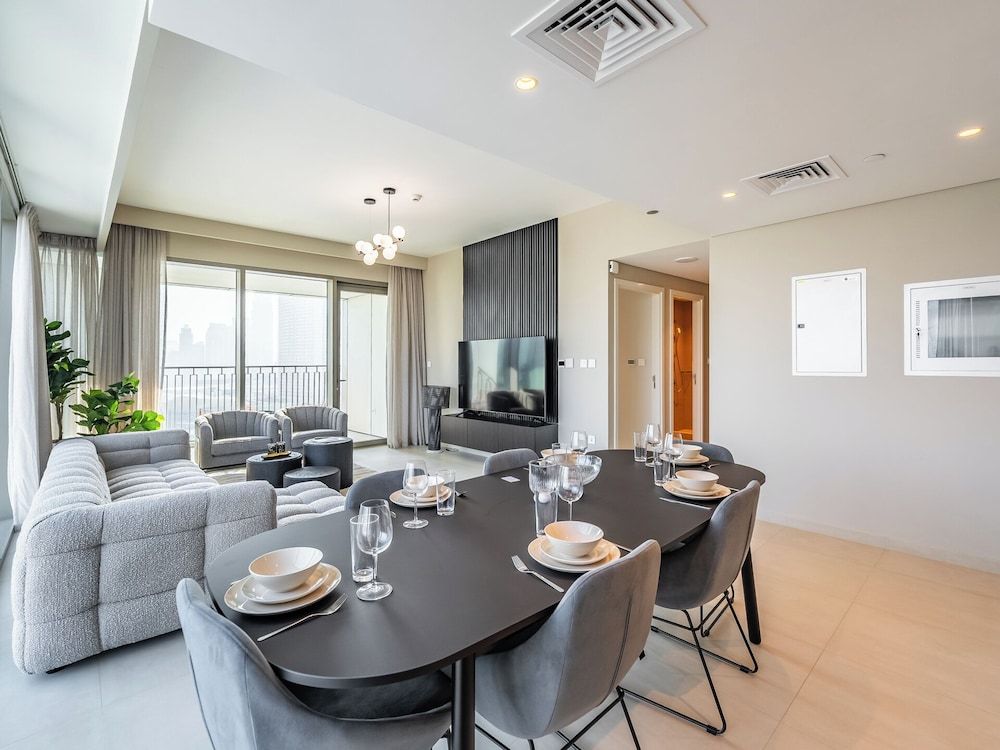 Luxe Condo with Stunning Skyline Views