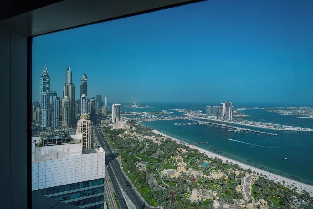 Czechin - Avani Palm View Tower