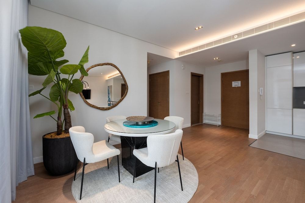Bright Modern 1BR in City Walk