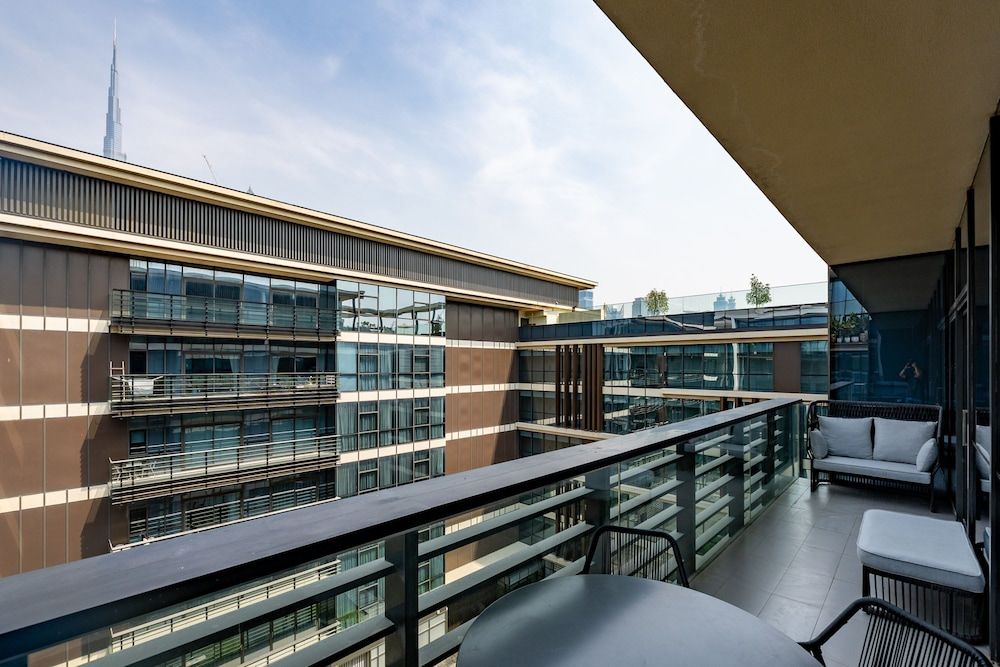 Bright Modern 1BR in City Walk