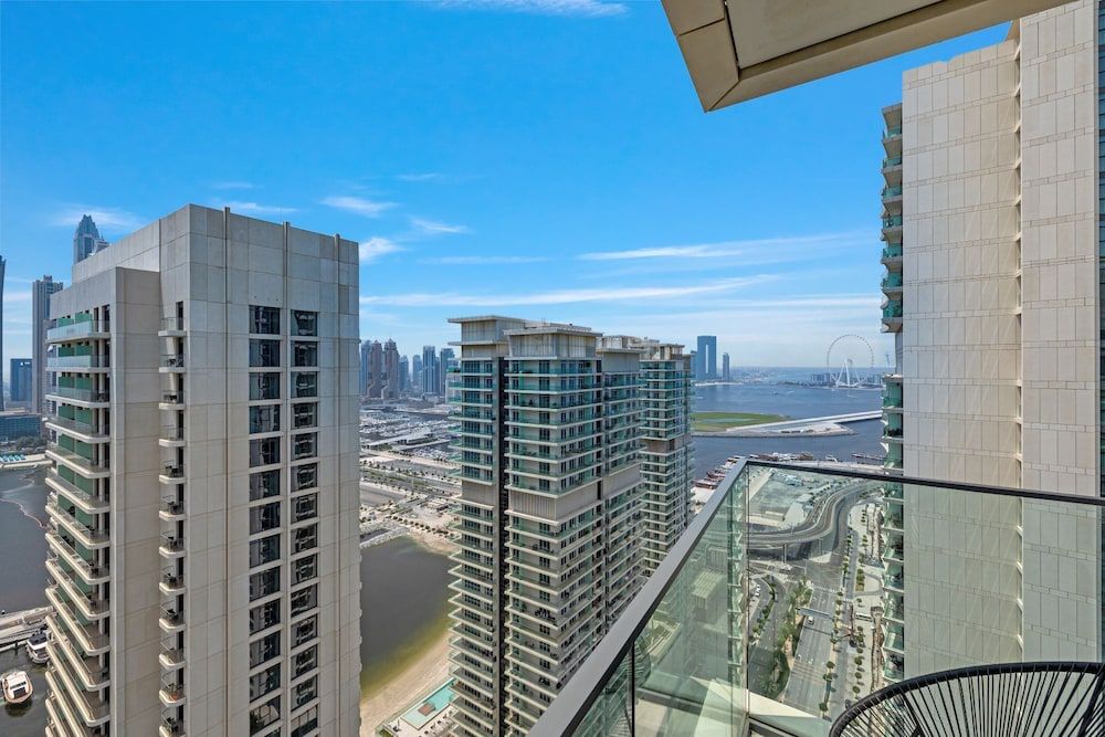 Luxurious 1BR in Beach Vista