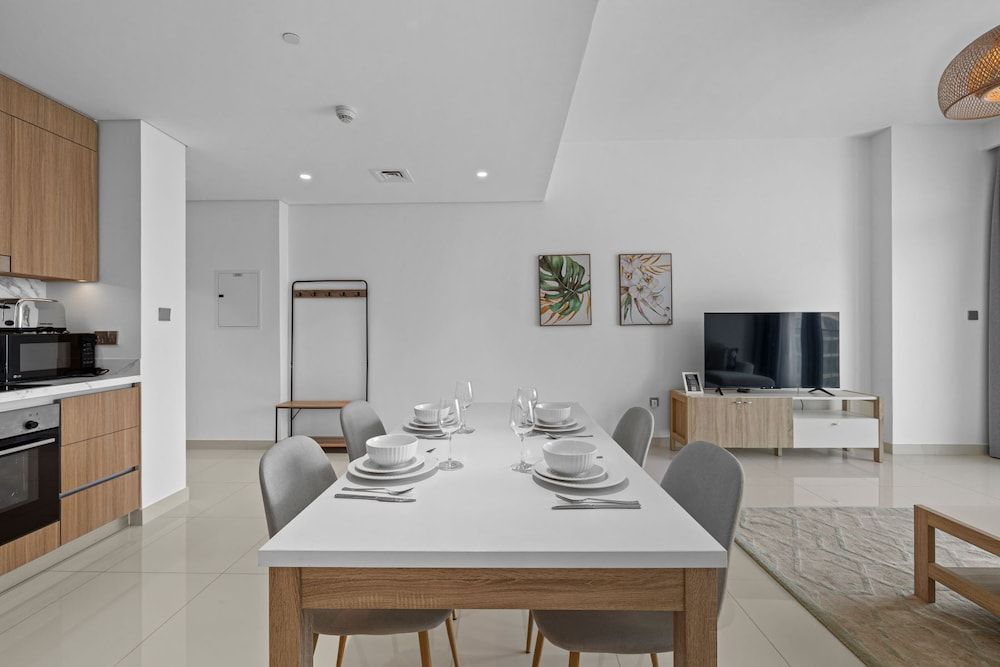 Luxurious 1BR in Beach Vista