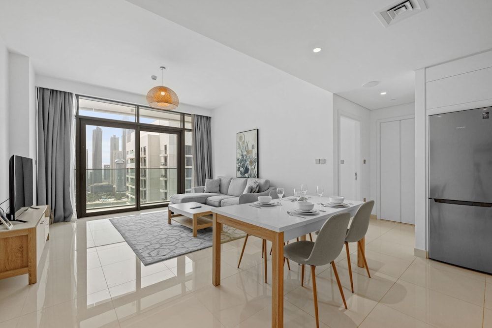 Luxurious 1BR in Beach Vista