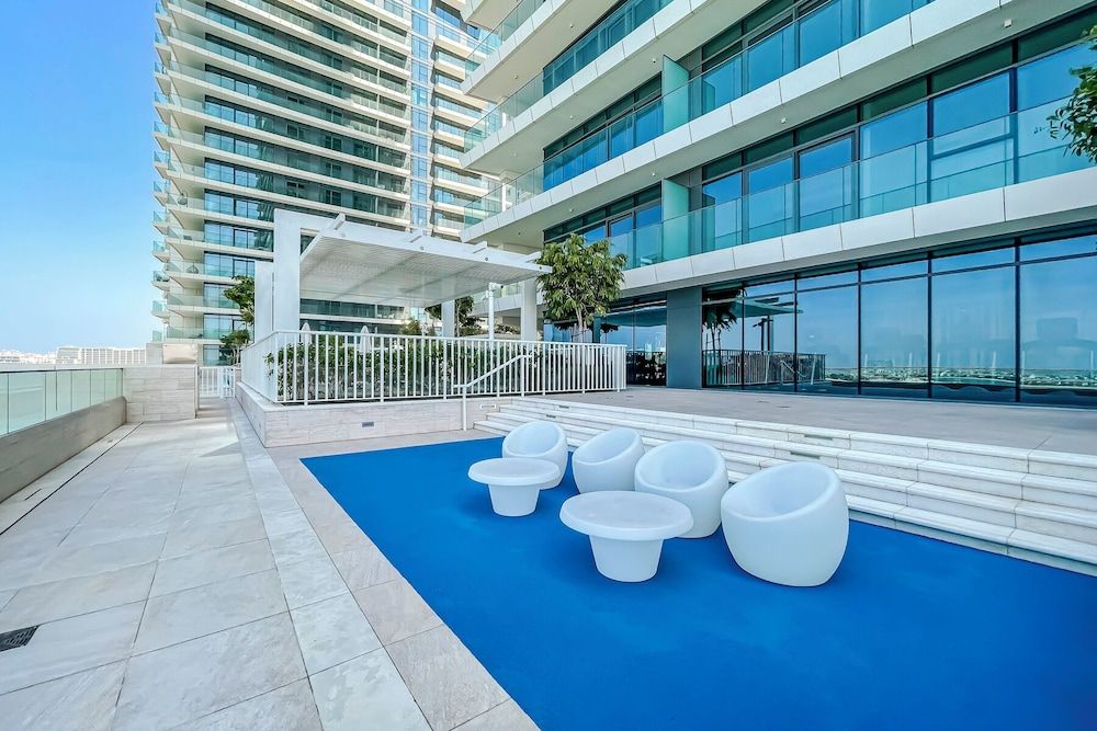 Luxurious 1BR in Beach Vista