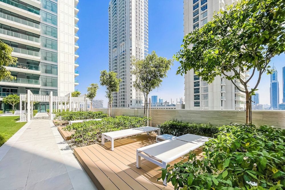 Luxurious 1BR in Beach Vista