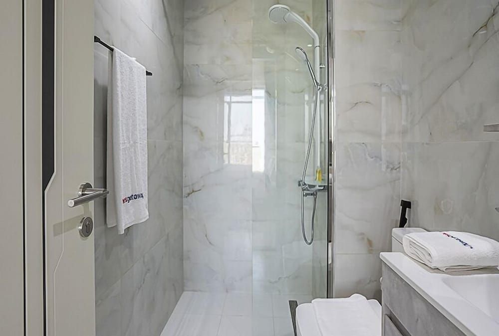 Spacious 1BR Apt in Pearlz by Danube