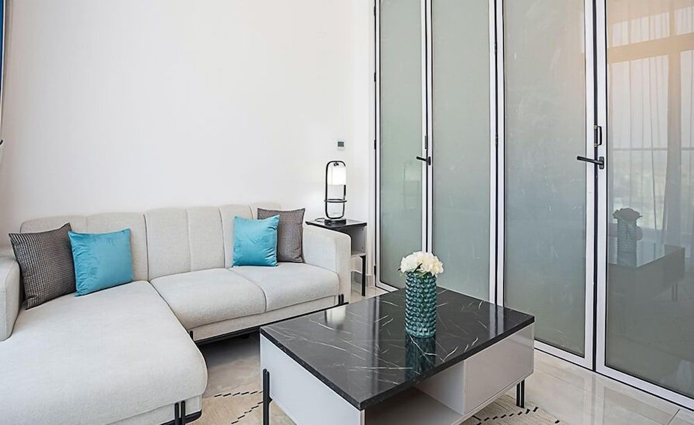 Spacious 1BR Apt in Pearlz by Danube