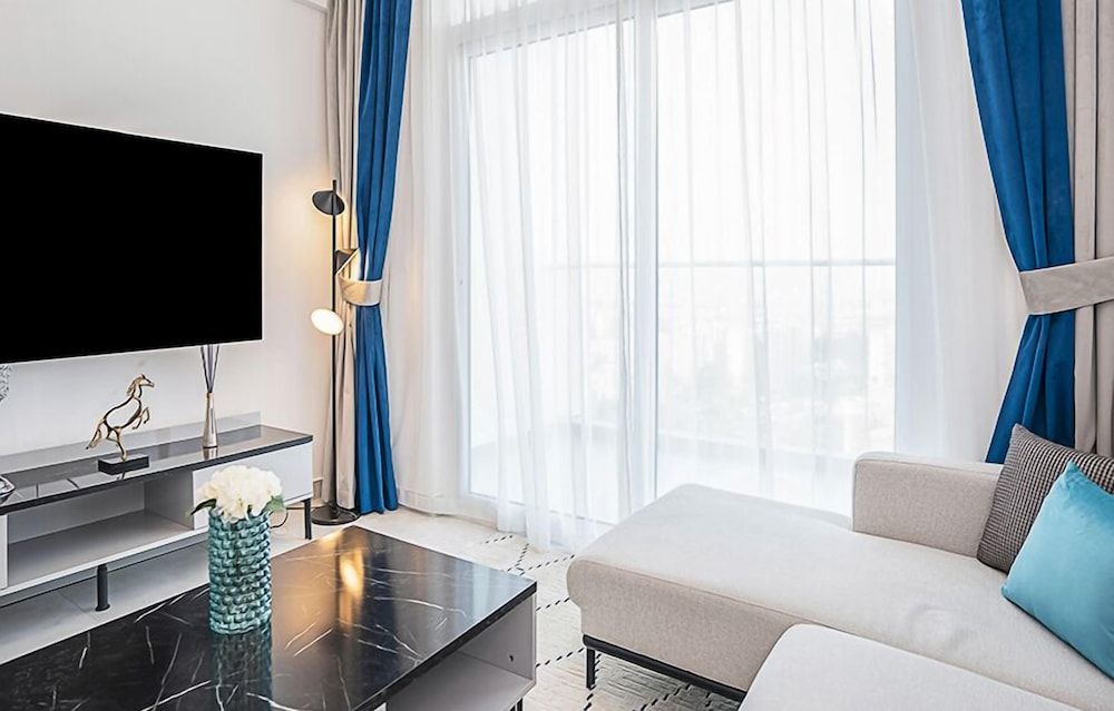 Spacious 1BR Apt in Pearlz by Danube