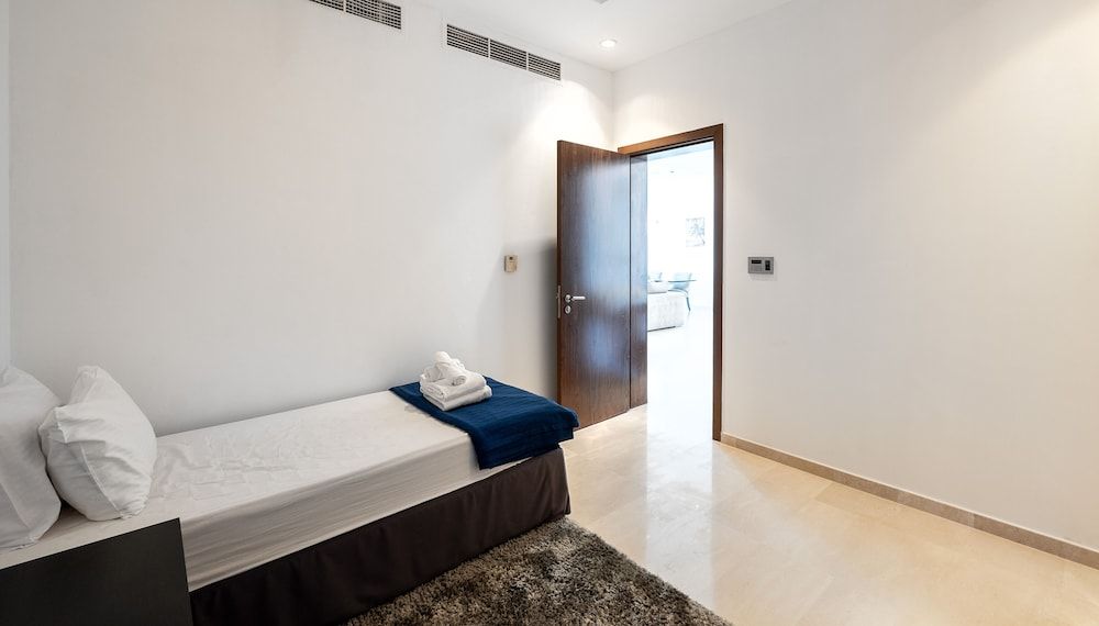 Classic Apartment, 2 Bedrooms, Balcony, Beach View