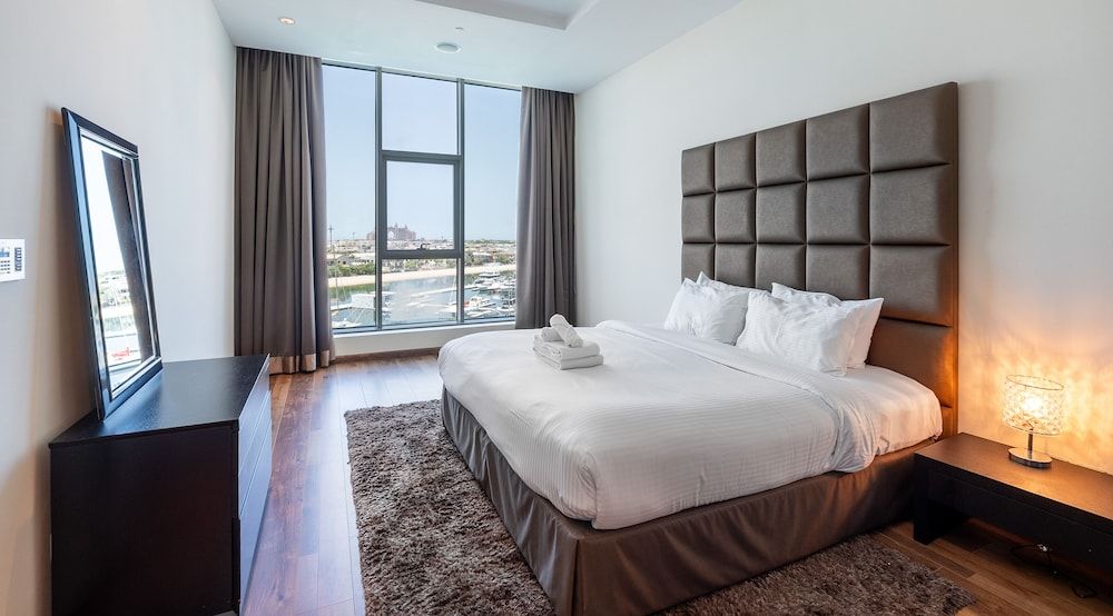 Classic Apartment, 2 Bedrooms, Balcony, Beach View