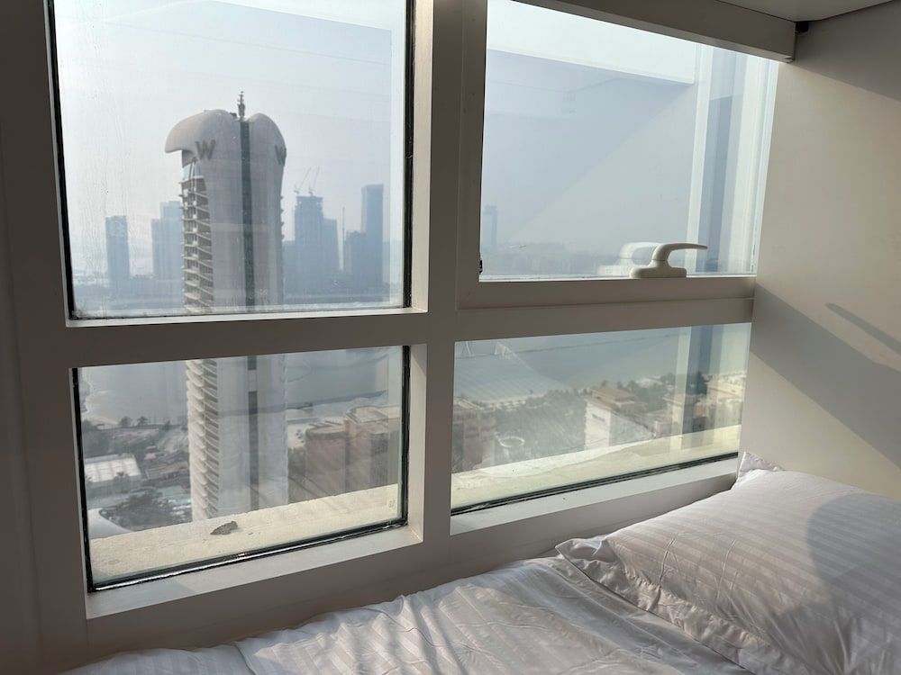 Perla Hostel - Dubai Marina Deluxe Shared Dormitory, Men only, Non Smoking, Beach View 3