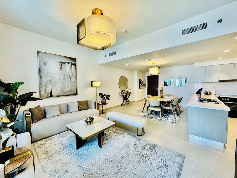 Venduras Luxe 4BR Fountain & Burj View