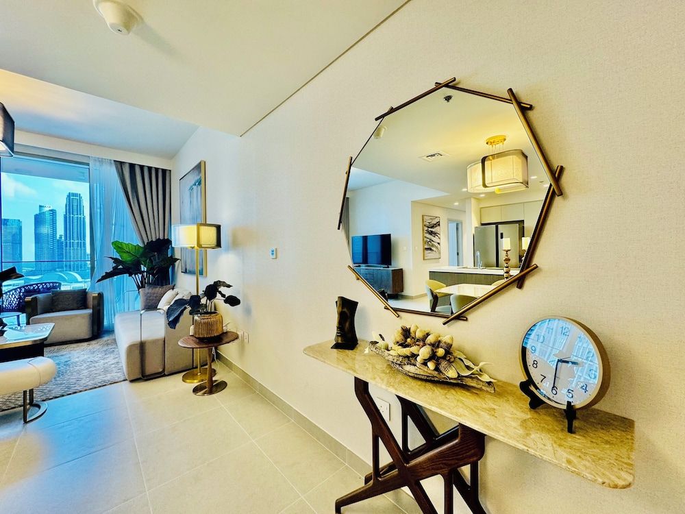 Venduras Luxe 4BR Fountain & Burj View