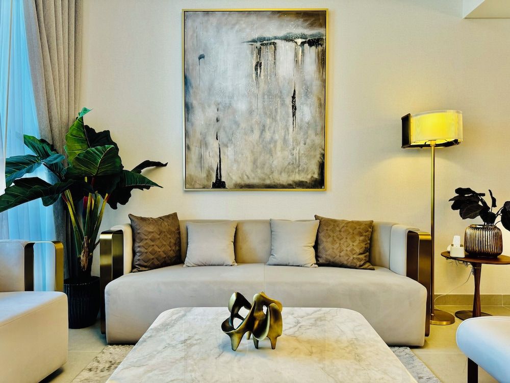 Venduras Luxe 4BR Fountain & Burj View