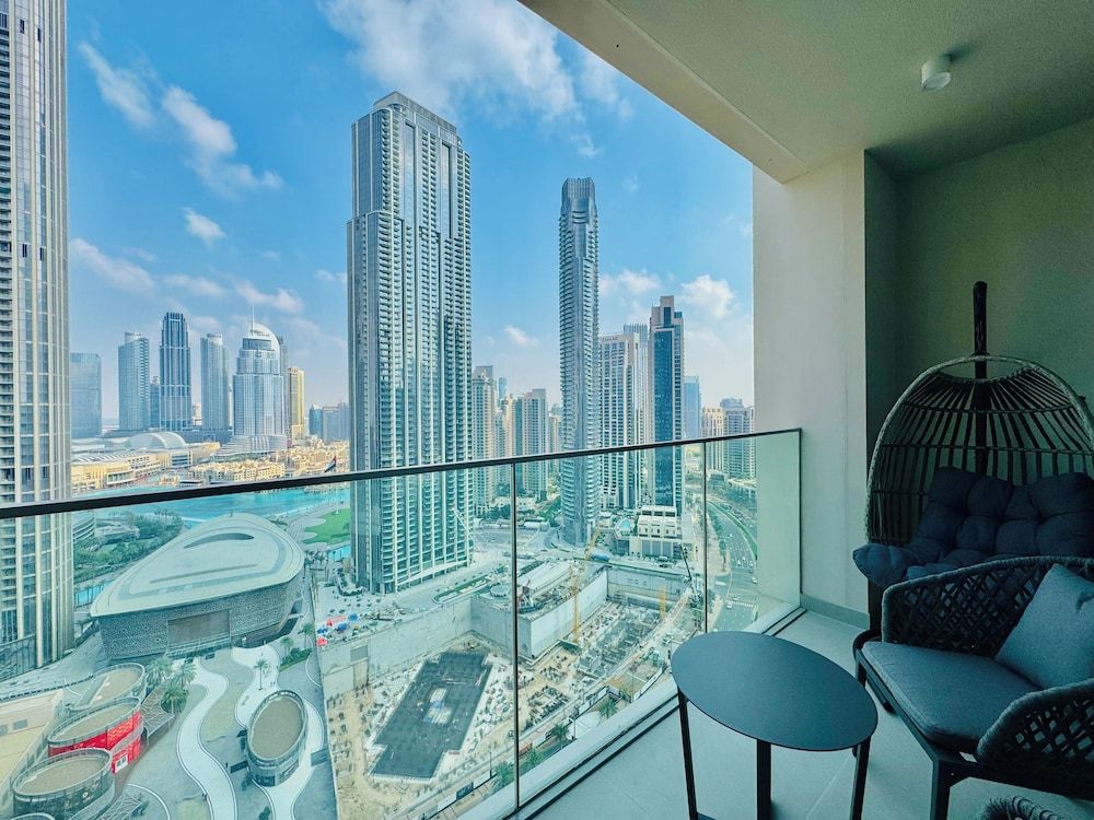 Venduras Luxe 4BR Fountain & Burj View