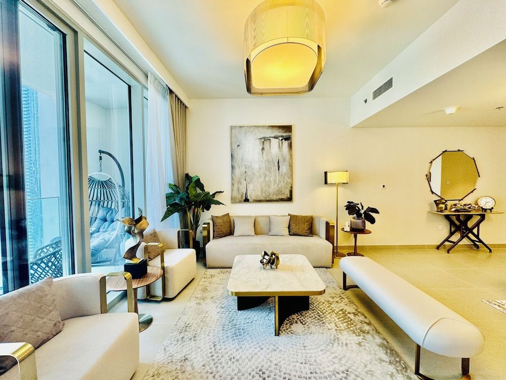 Venduras Luxe 4BR Fountain & Burj View