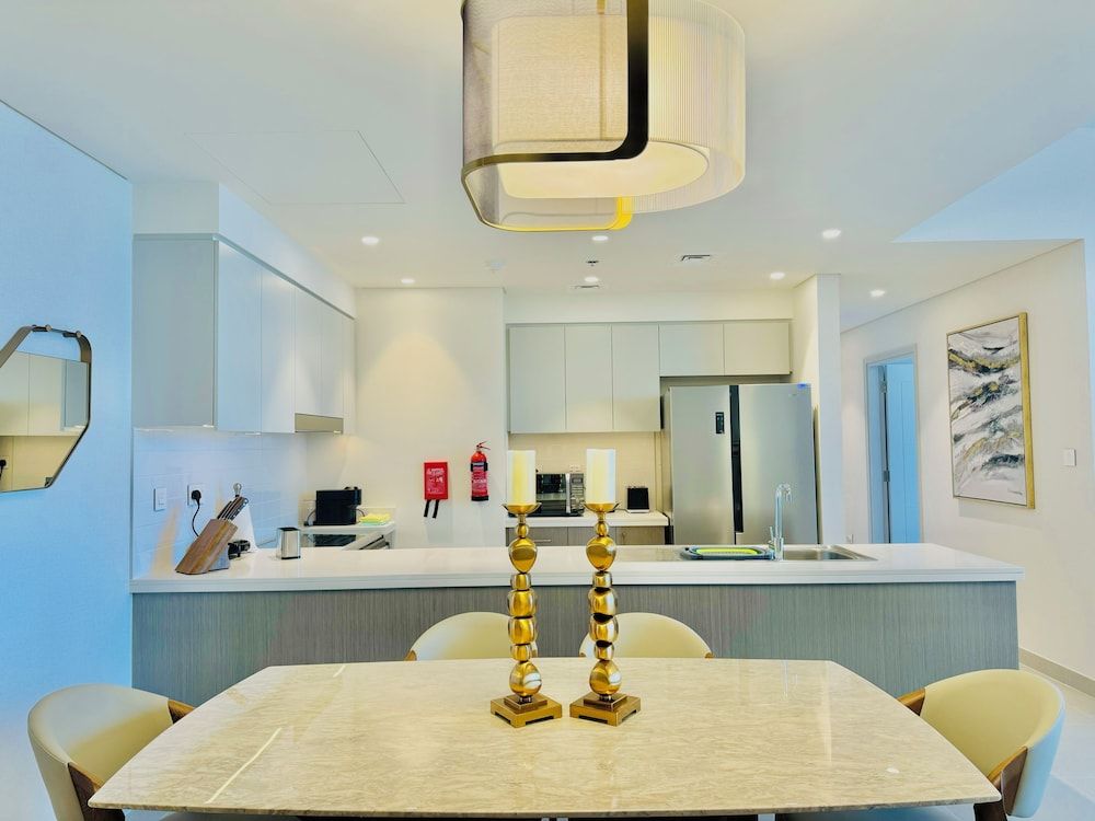 Venduras Luxe 4BR Fountain & Burj View