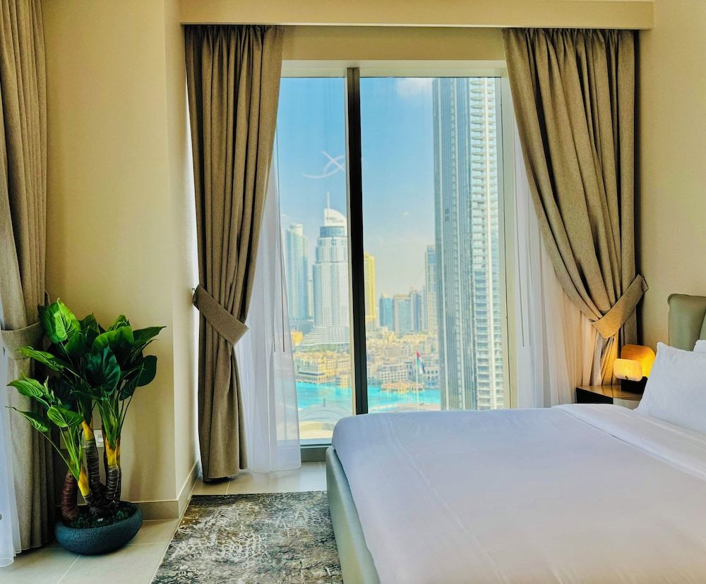 Venduras Luxe 4BR Fountain & Burj View