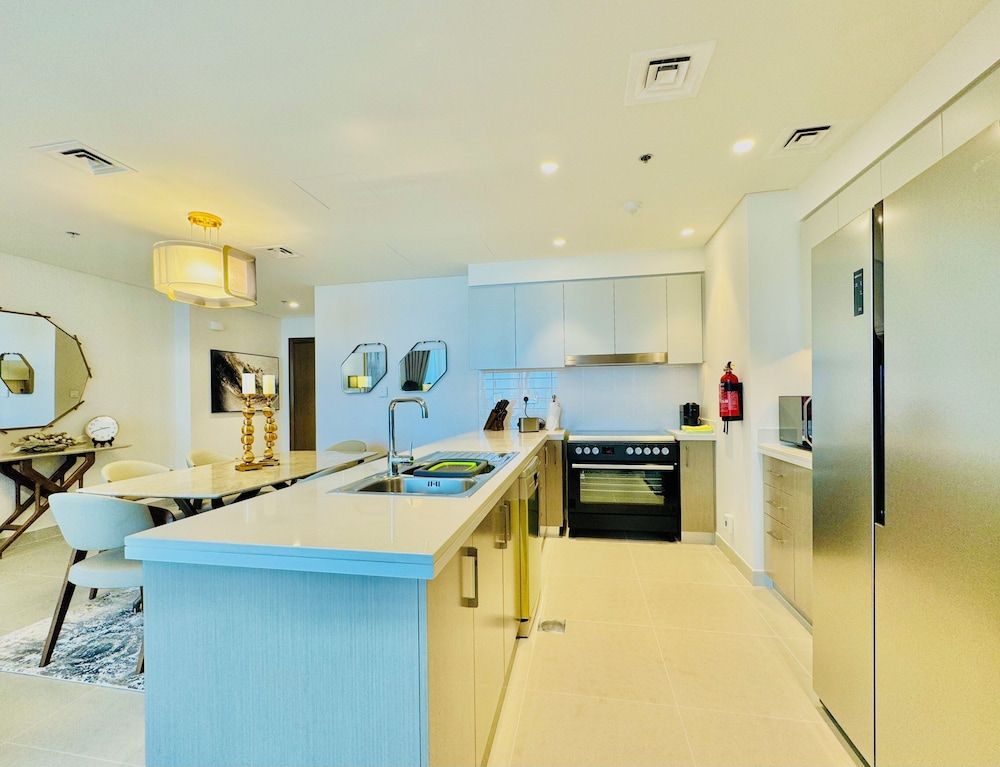 Venduras Luxe 4BR Fountain & Burj View