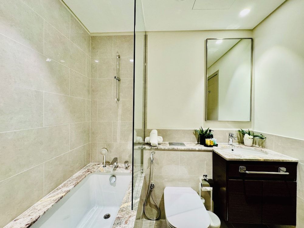 Venduras - Luxe 4BR Opera & Burj Views