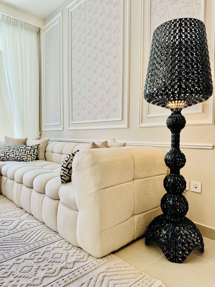 Venduras - Luxe 4BR Opera & Burj Views