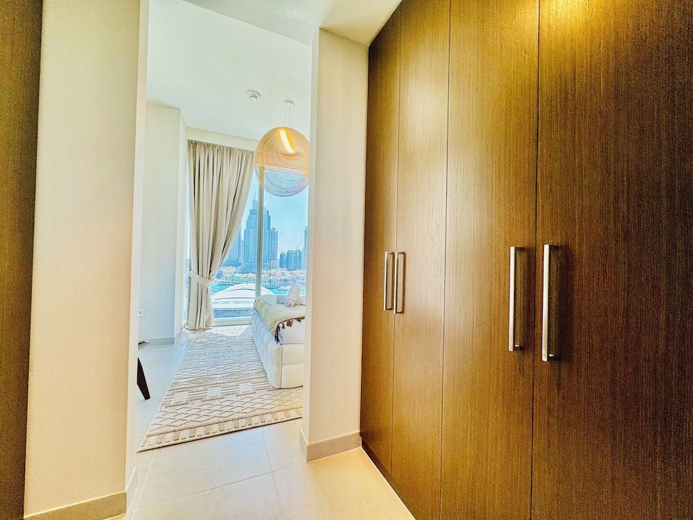 Venduras - Luxe 4BR Opera & Burj Views