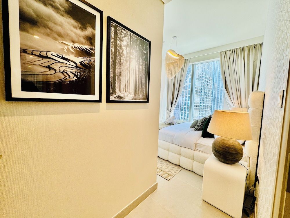 Venduras - Luxe 4BR Opera & Burj Views