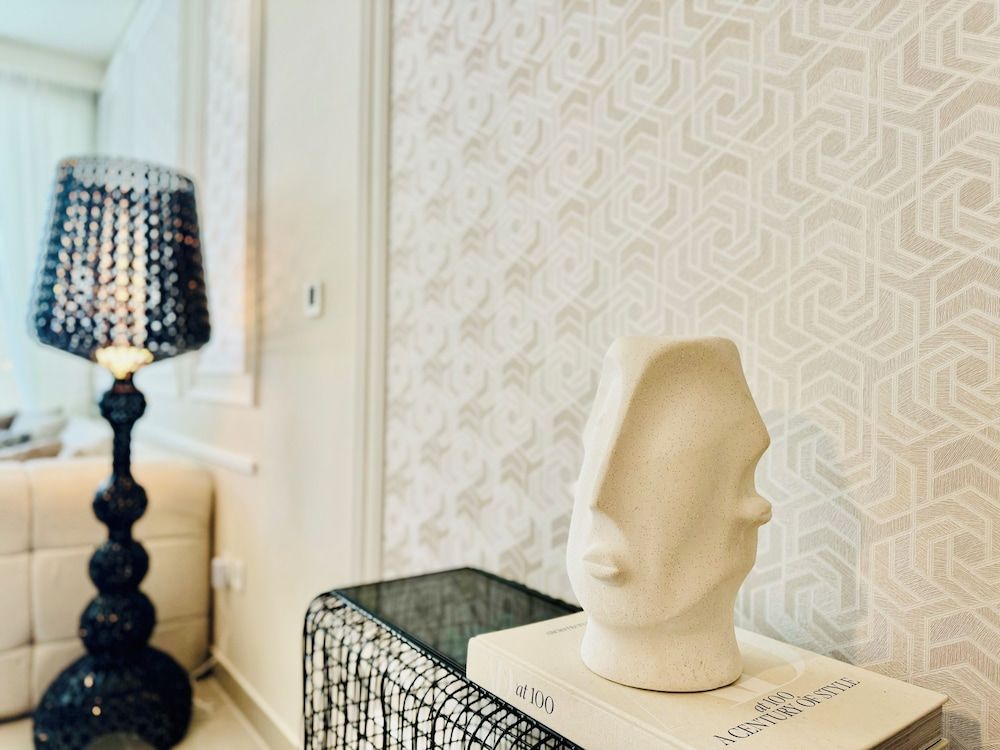 Venduras - Luxe 4BR Opera & Burj Views