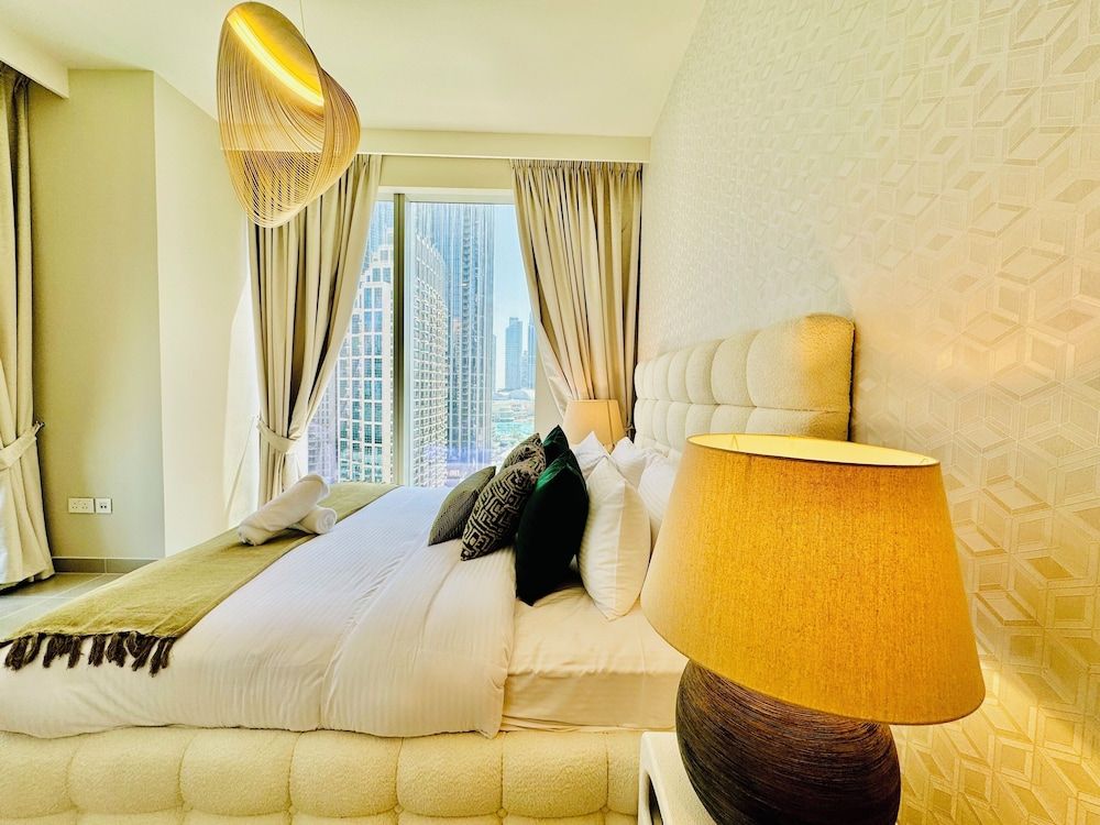 Venduras - Luxe 4BR Opera & Burj Views