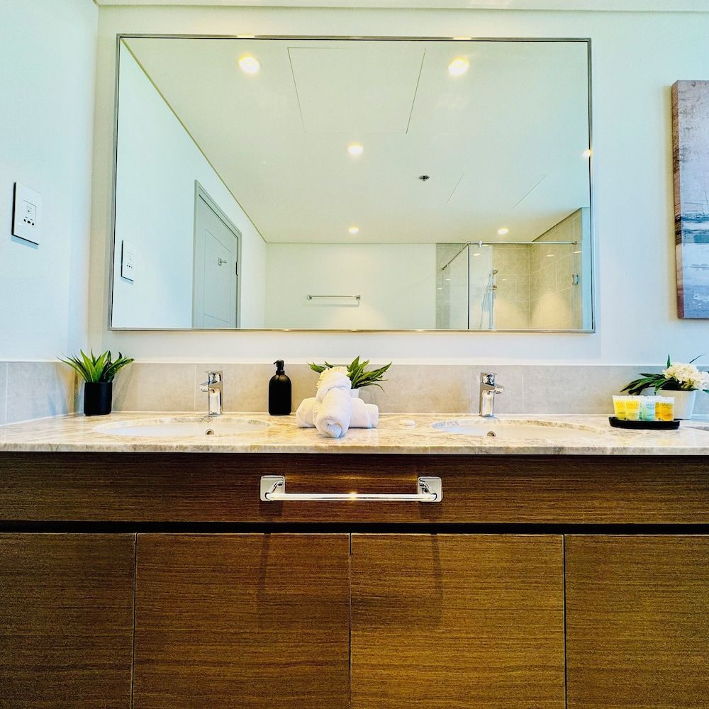 Venduras - Luxe 4BR Opera & Burj Views