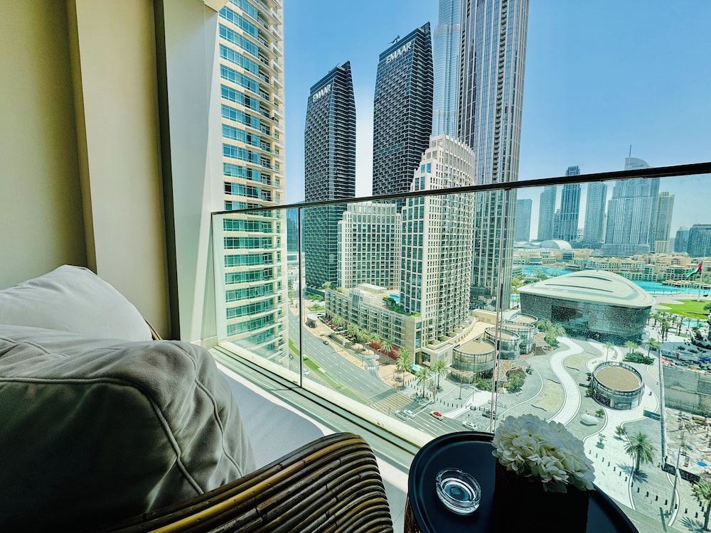 Venduras - Luxe 4BR Opera & Burj Views
