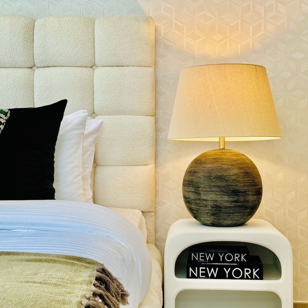 Venduras - Luxe 4BR Opera & Burj Views