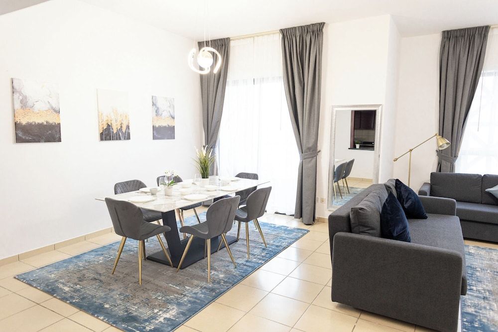 HAPPY SEASON I Shams apartment