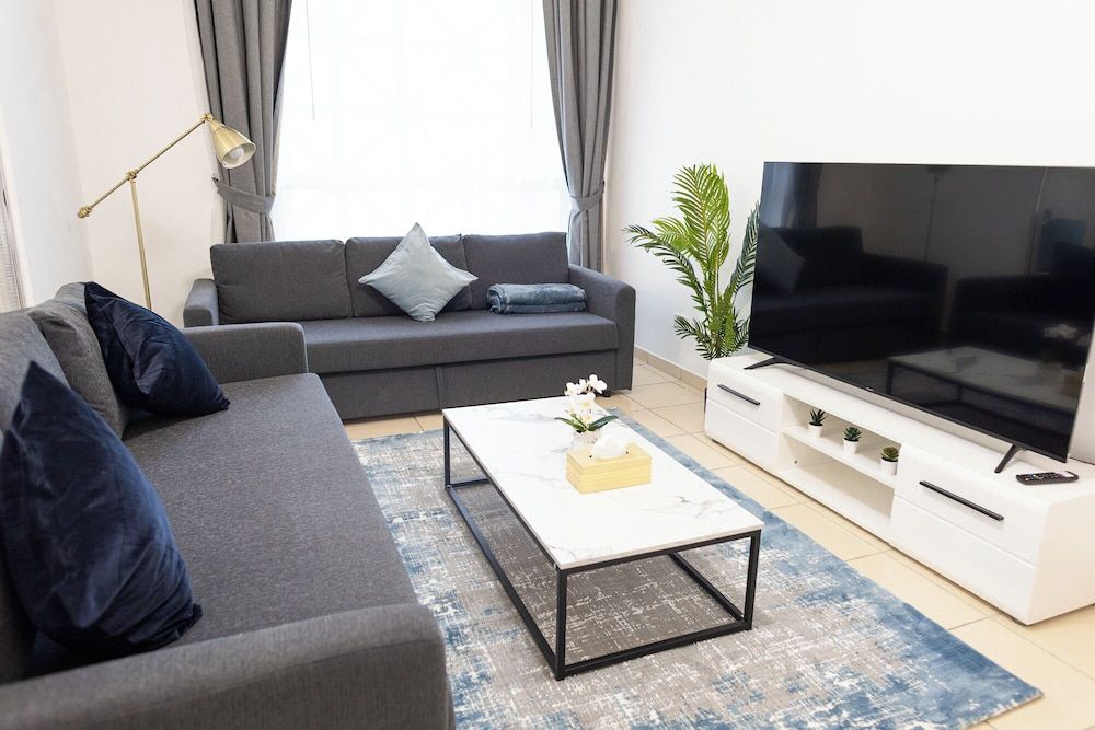 HAPPY SEASON I Shams apartment