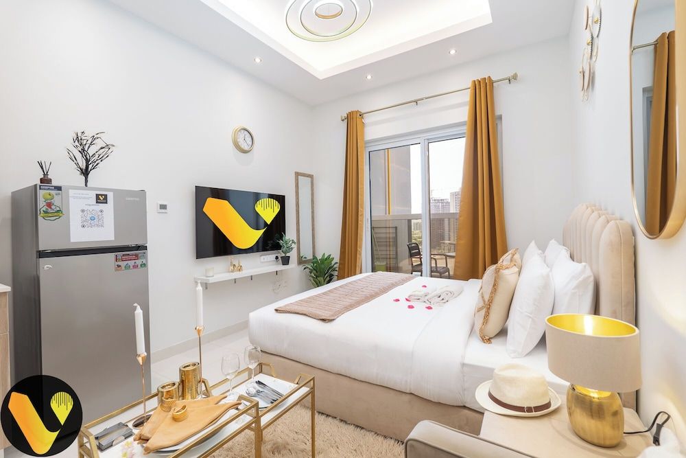 Luxury Studio, Balcony, Lake View