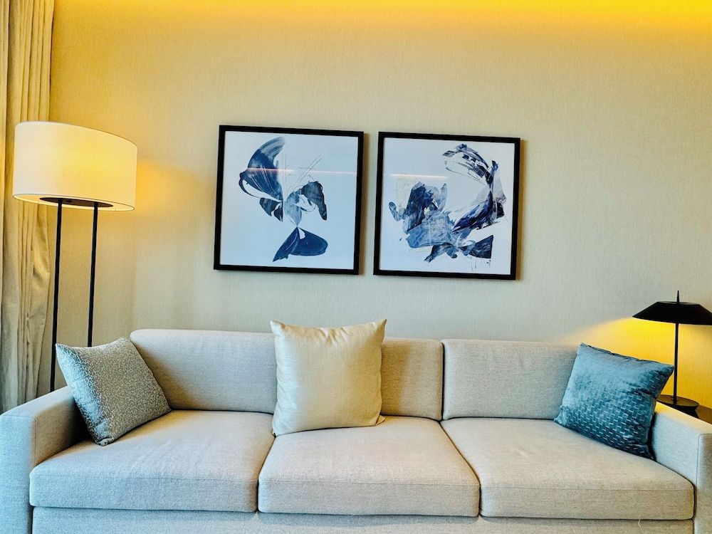 Venduras - 3BR At Address Opera
