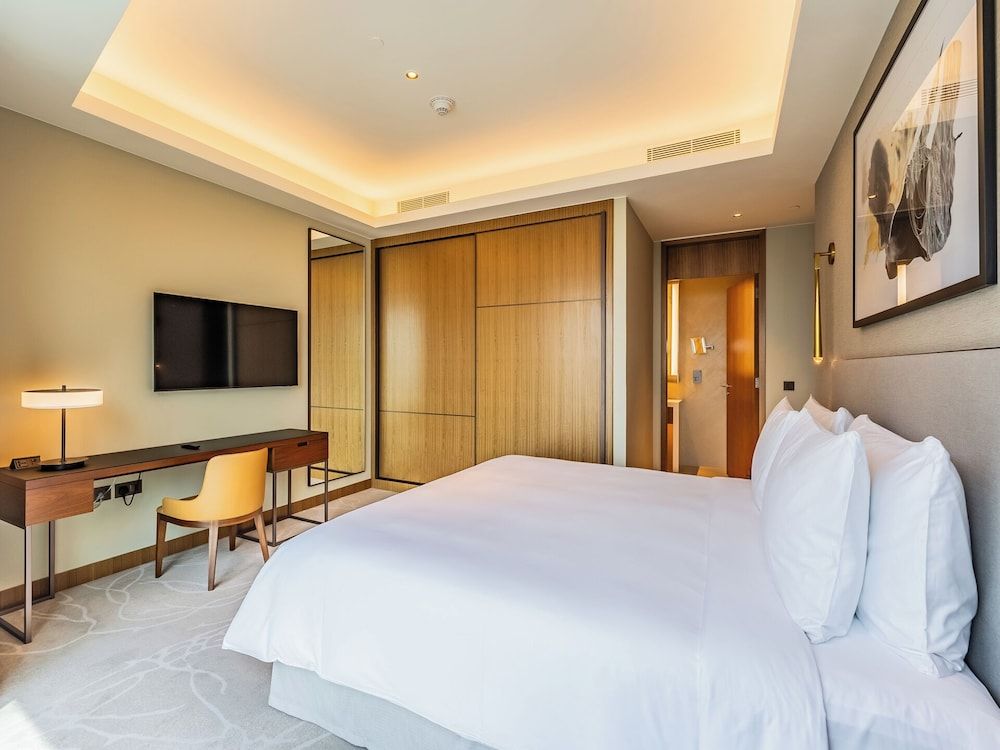 Elegant Apt with Prime Burj Khalifa View