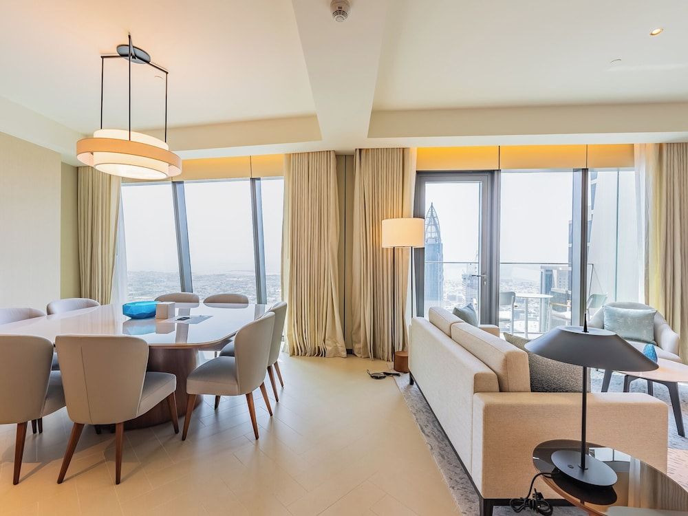 Elegant Apt with Prime Burj Khalifa View