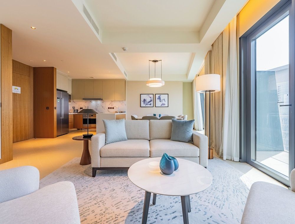 Elegant Apt with Prime Burj Khalifa View