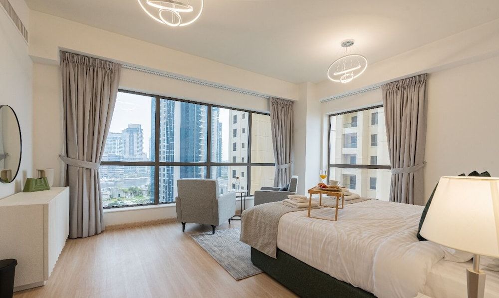 Renovated 1 BR with Sea & Marina Views