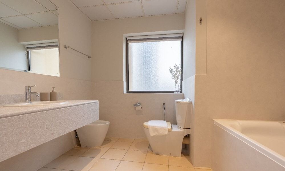 Renovated 1 BR with Sea & Marina Views