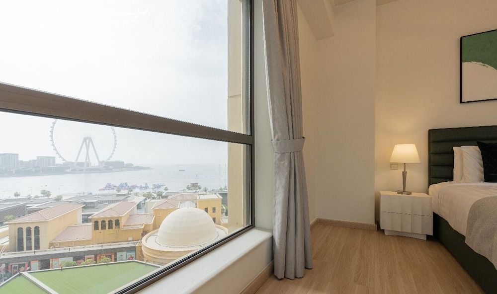 Renovated 1 BR with Sea & Marina Views