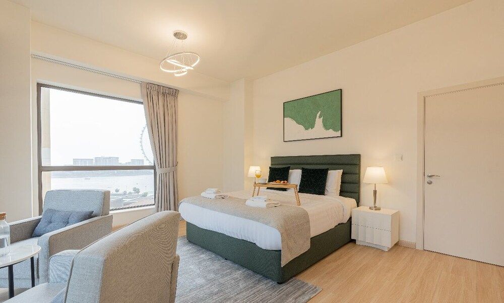 Renovated 1 BR with Sea & Marina Views