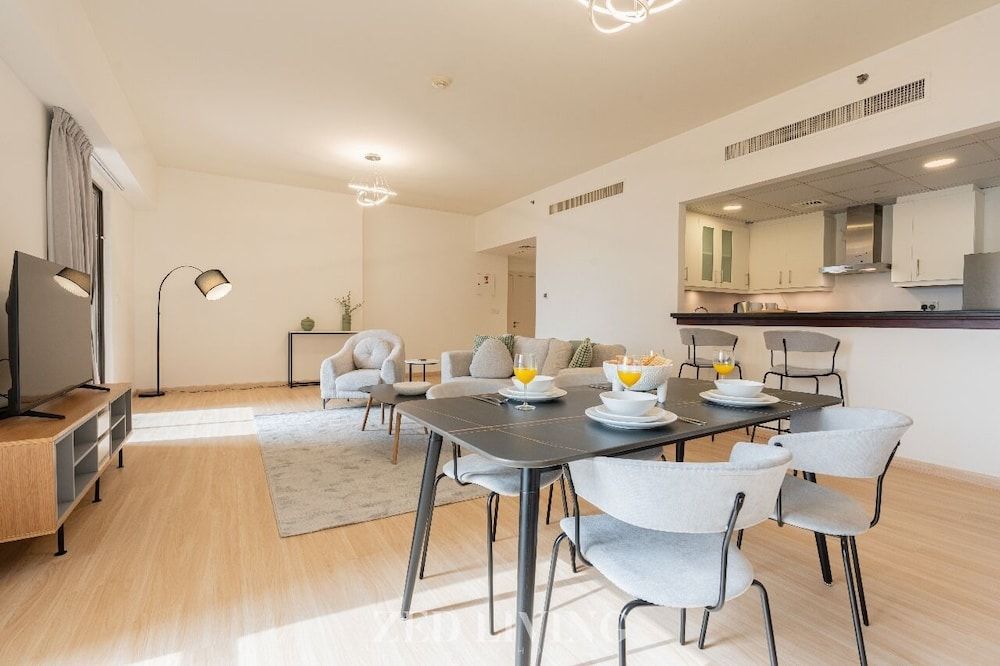 Renovated 1 BR with Sea & Marina Views