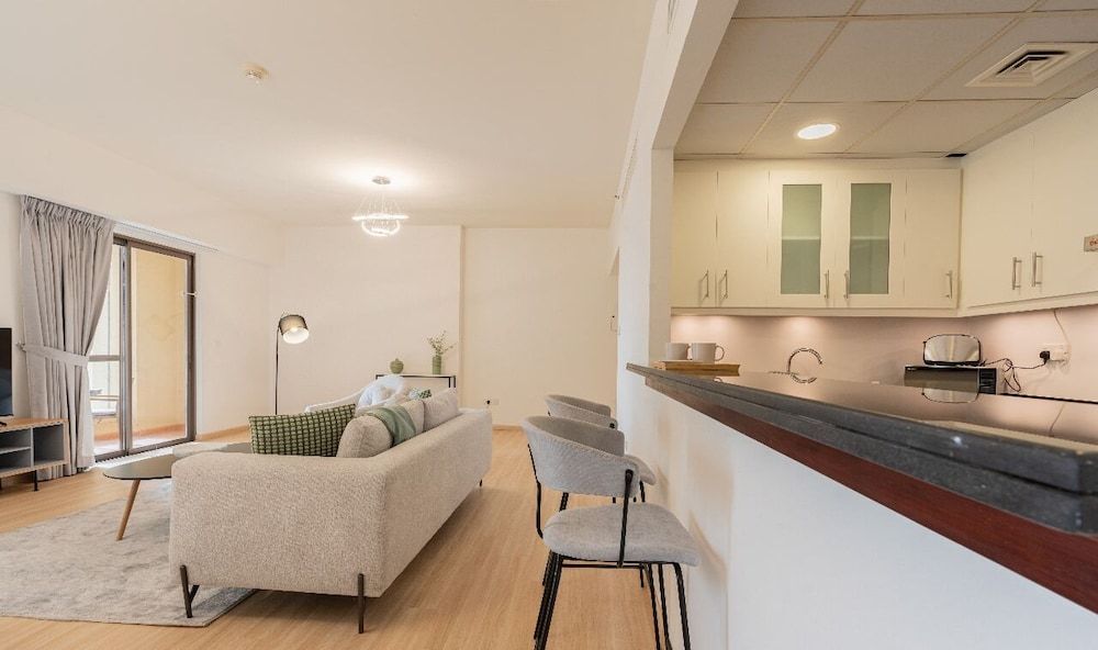 Renovated 1 BR with Sea & Marina Views