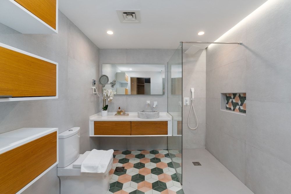Sleek 2BR Apt at the Palm w Beach Access