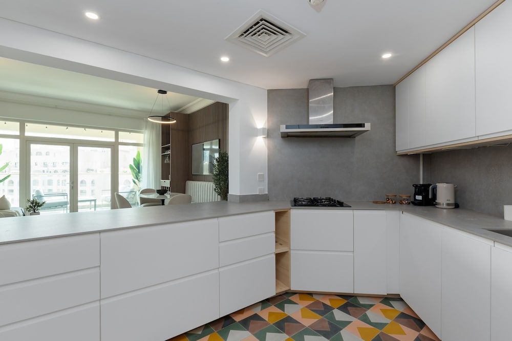 Sleek 2BR Apt at the Palm w Beach Access