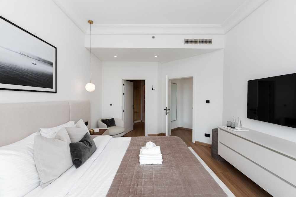 Sleek 2BR Apt at the Palm w Beach Access