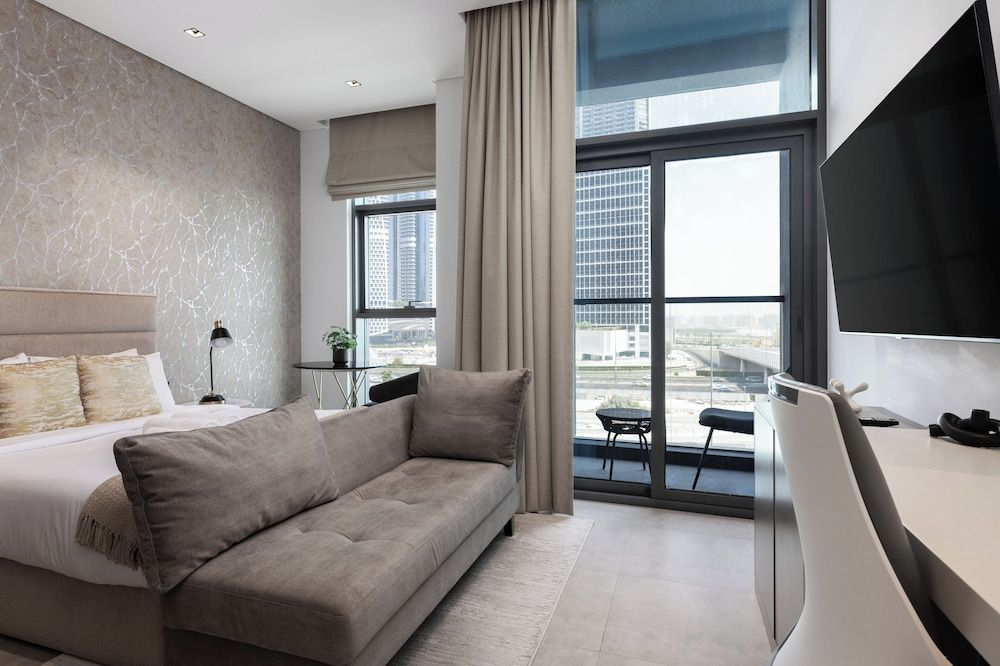 Waves - Elegant Studio Retreat in Dubai’s Business Bay