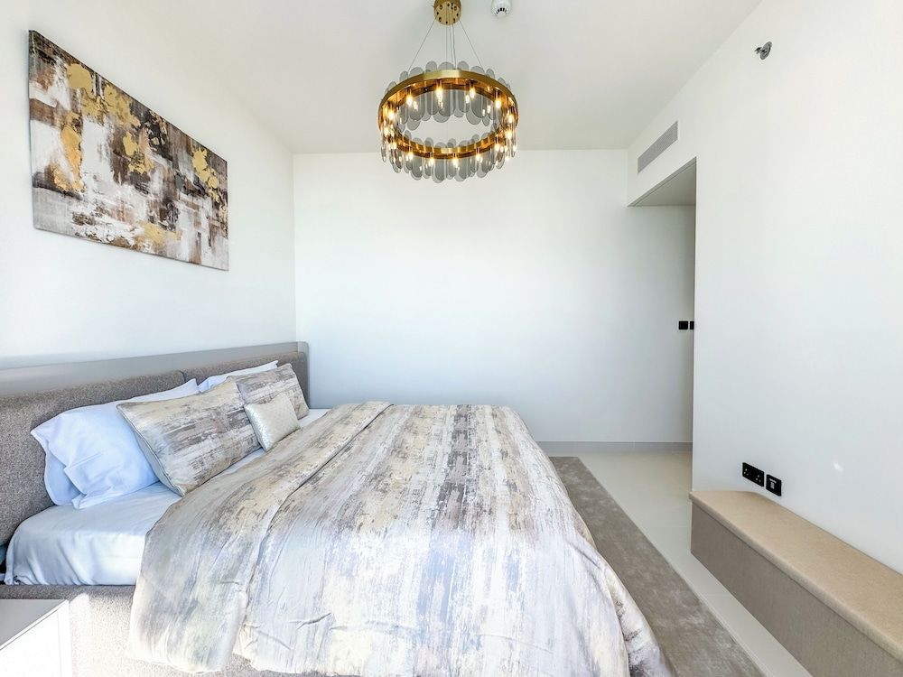 High floor Panoramic 2BR & Private Beach
